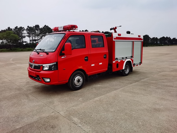 藍(lán)牌1噸水罐消防車(chē)